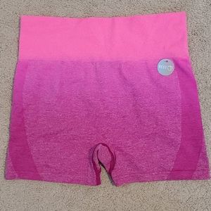 vs pink workout shortie